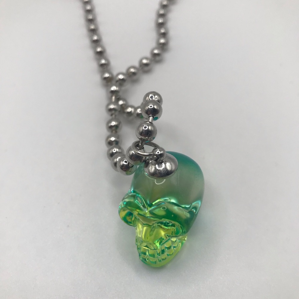Unisex Green Glass Skull Pendant Necklace - Picture 5 of 8